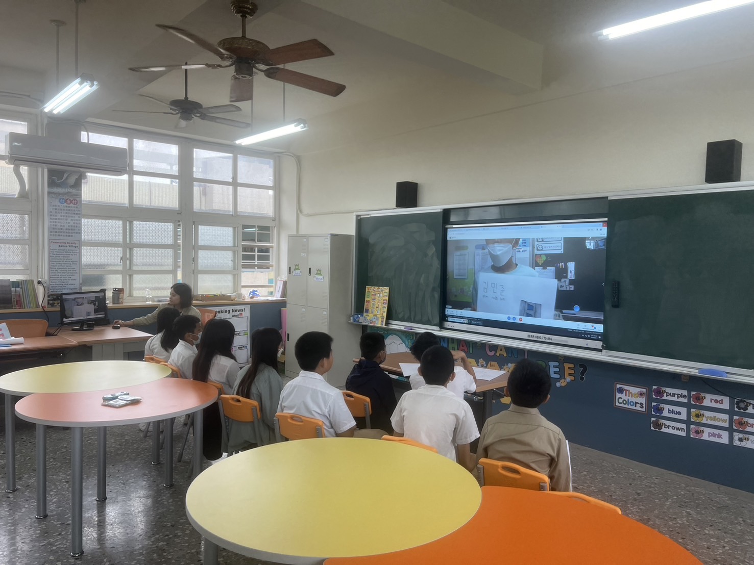 ▲彰化縣大園國小與韓國仁川凌虛台小學的學生透過線上平台互相交流，了解彼此的國家和文化。（記者張溎壕攝）