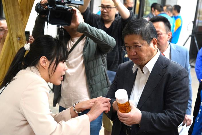 官網-縣長楊文科仔細聽產品分享.JPG