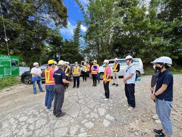 官網IMG_8348新竹縣政府原民處自辦「桃山村雲山替代道路北段改善工程(第二期)」,為五峰鄉通往觀霧地區的重要替代道路,因達成各項指標而獲獎。.JPG