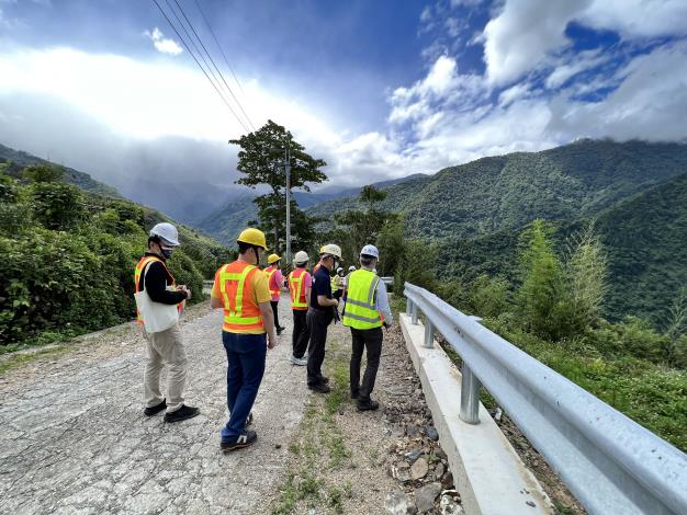 官網IMG_8352新竹縣政府原民處自辦「桃山村雲山替代道路北段改善工程(第二期)」,為五峰鄉通往觀霧地區的重要替代道路,因達成各項指標而獲獎。.JPG