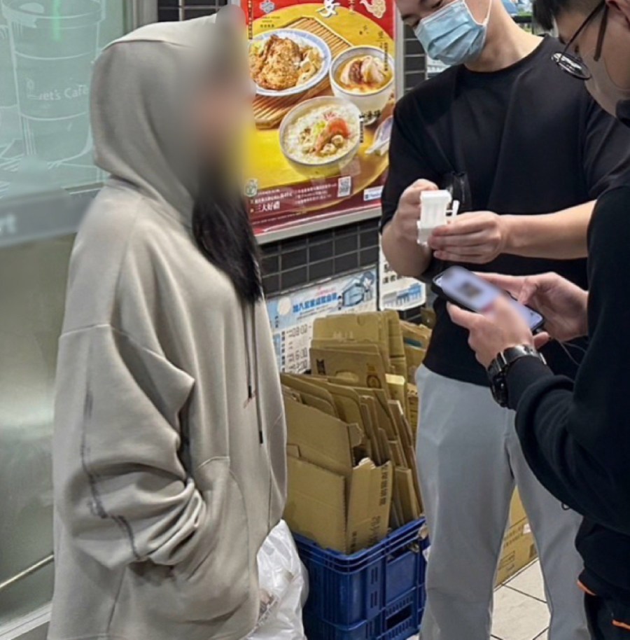 女大生為賺生活費網路販毒 警佯裝買家她當場GG了 227 女大生為賺生活費網路販毒 警佯裝買家她當場GG了 226