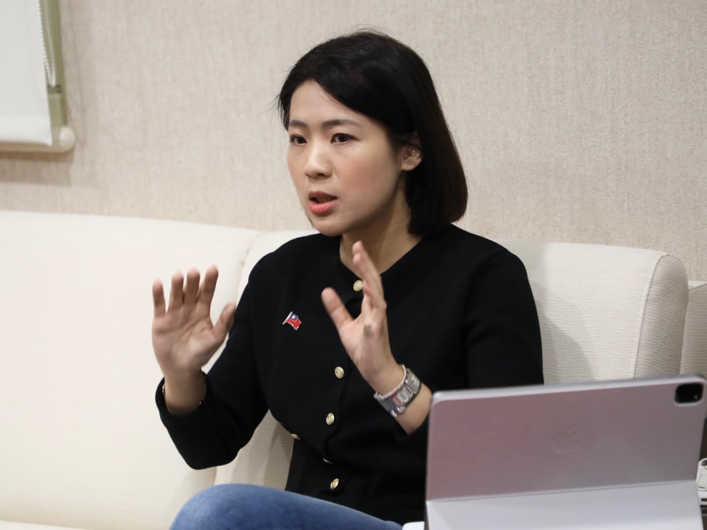 國民黨立委徐巧芯認為,顧立雄若接掌國防部,不只會讓軍隊管理更渙散,也預示兩岸衝突將更為嚴重。圖/取自徐巧芯臉書