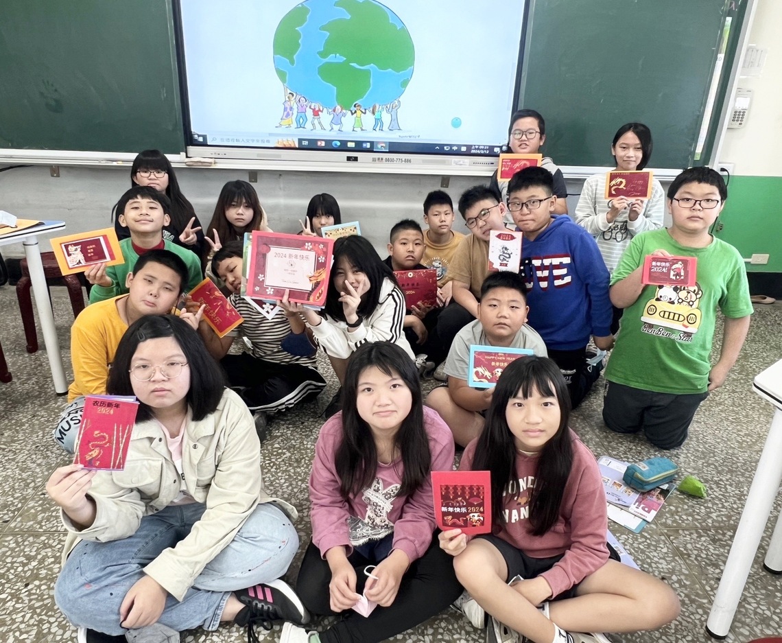 漾新聞|港埔國小與美國東加納中學手作賀年卡 另類國際交流