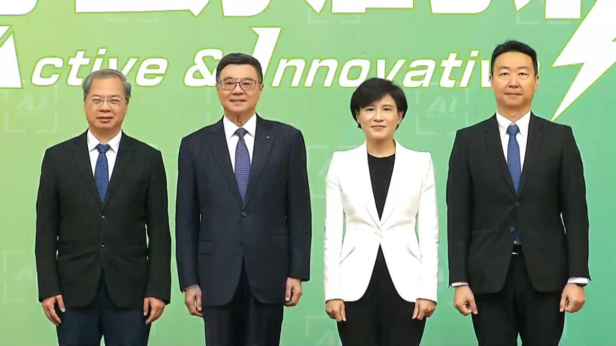 準總統賴清德10日公布首任內閣人事。準行政院院長為卓榮泰(左二)、副院長鄭麗君(右二)、秘書長龔明鑫(左一)及發言人陳世凱(右一)(圖/翻攝自賴清德臉書直播)
