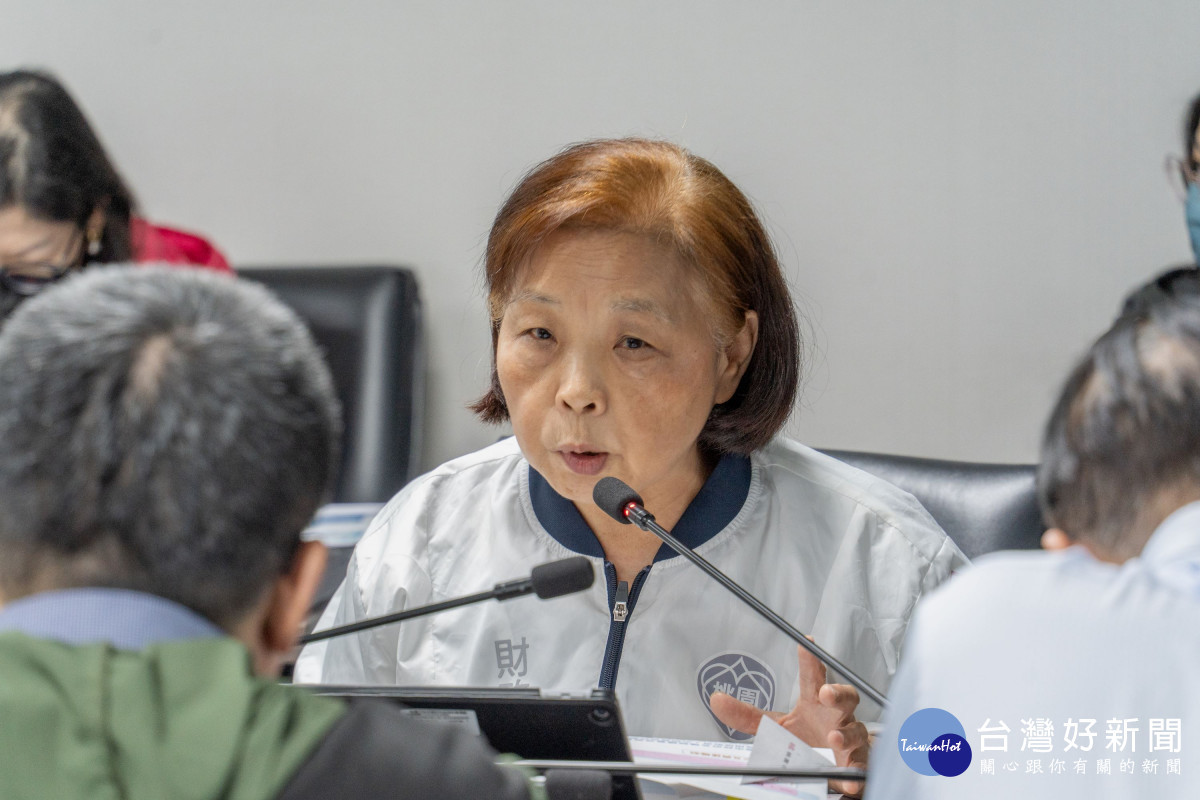 財政局長歐美鐶針對專題報告內容進行說明。<br /><br /> <br /><br /> 