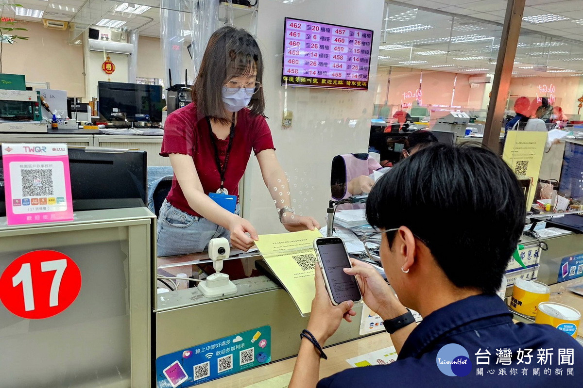 方便民眾申辦「自然人憑證」,桃園市各戶所啟動延時服務每週一、三、五至18時。