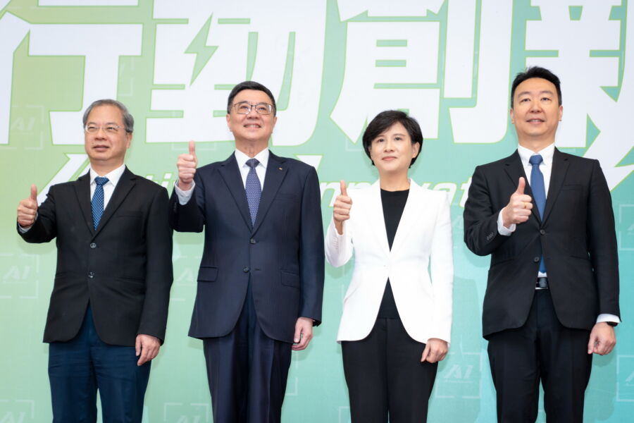 圖/準行政院院長為卓榮泰(左二)、副院長鄭麗君(右二)、秘書長龔明鑫(左一)及發言人陳世凱(右一)。(民進黨提供)
