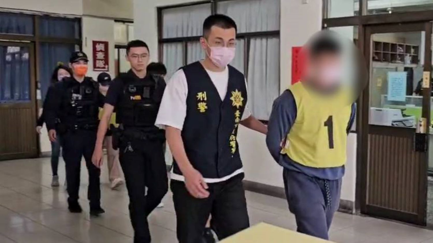 ▲南警二分局9日凌晨破獲德州撲克職業賭場，現場逮捕13人送辦。（圖／記者陳彥霖翻攝）