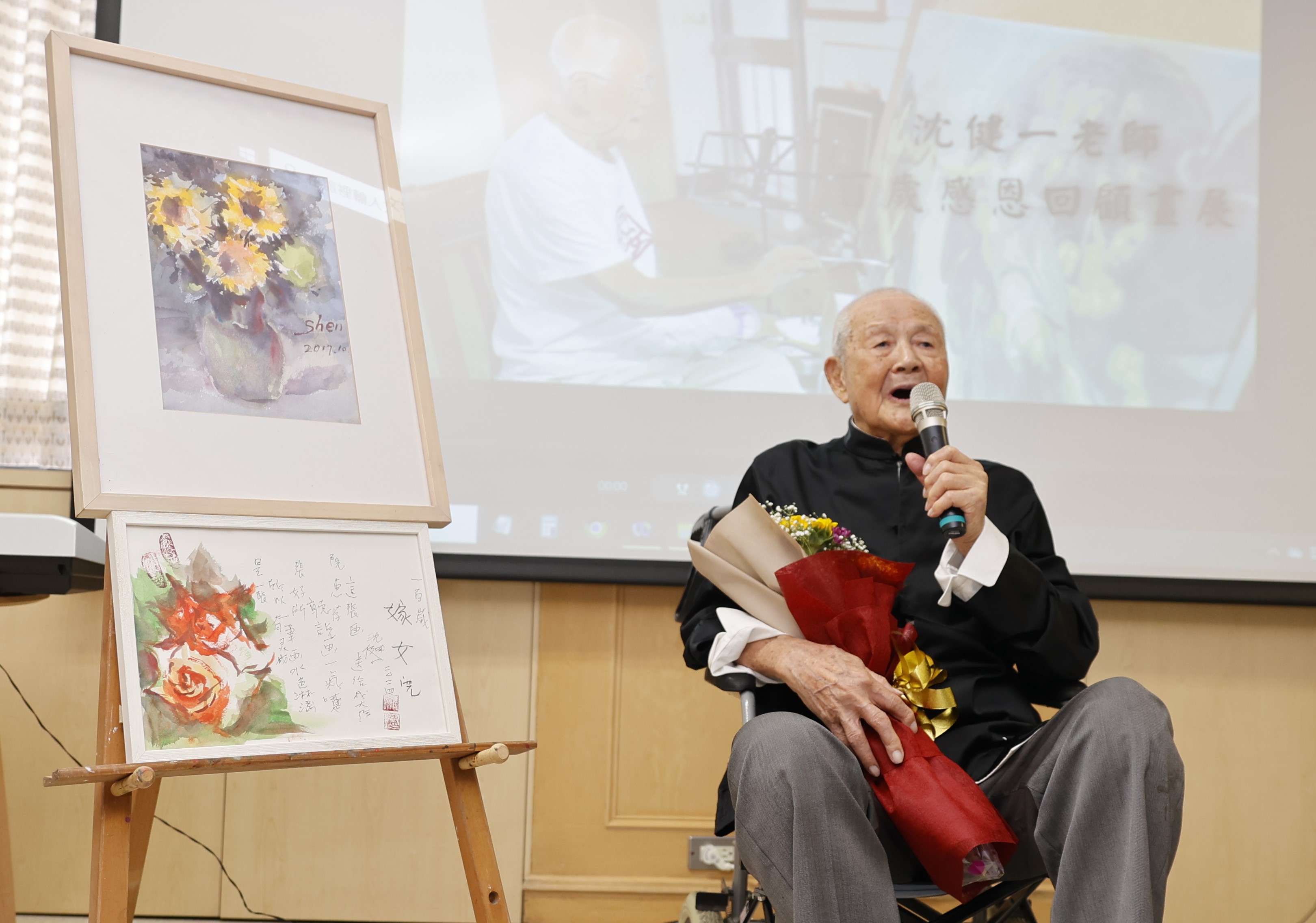 ▲成大醫院今日舉辦「沈健一老師百歲感恩回顧畫展」,由安寧居家團隊照護的百歲人瑞—沈健一爺爺開設畫展。(圖/記者陳彥霖翻攝)
