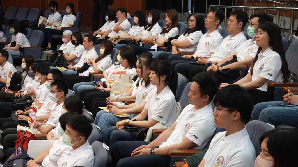 ▲為確保金融教育活動的品質，彰化銀行的教育志工經過台灣金融研訓院的培訓與試教評鑑， 68位行員能有效地傳授金融素養。（記者林明佑攝）