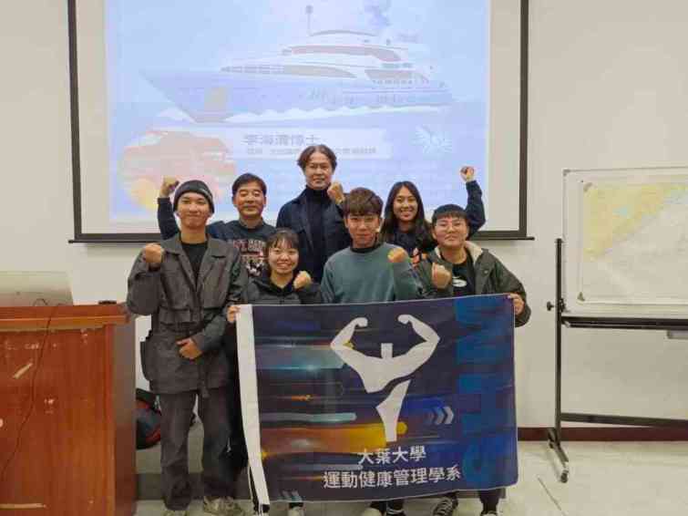 ▲大葉大學運健系林作慶老師(後排中)規劃船訓課程。（大葉大學提供）