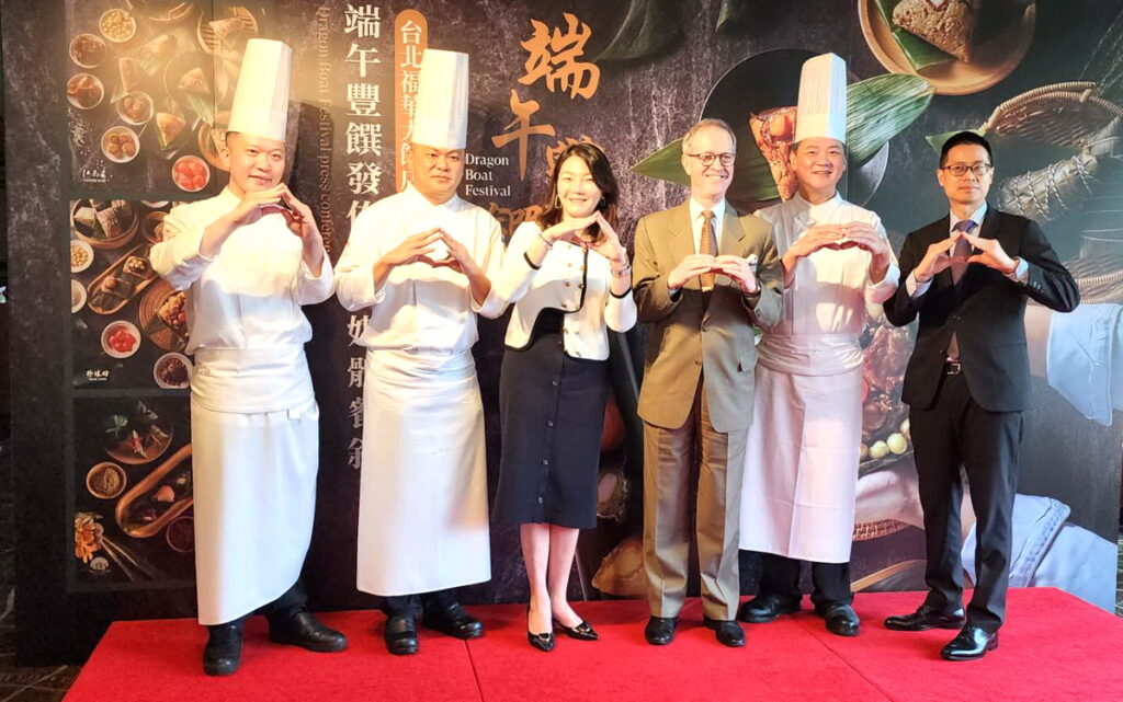 台北福華大飯店「端午豐饌‧隆粽饗宴」端午禮盒正式開賣,由江南春、珍珠坊和點心坊三大餐廳主廚攜手,共同推出近20款的粽子口味