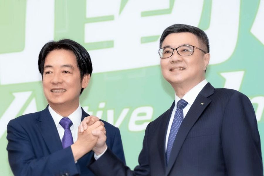 批新內閣重包裝、標題口號 吳怡萱:民眾乾脆問SIRI 215 照片來源:賴清德臉書