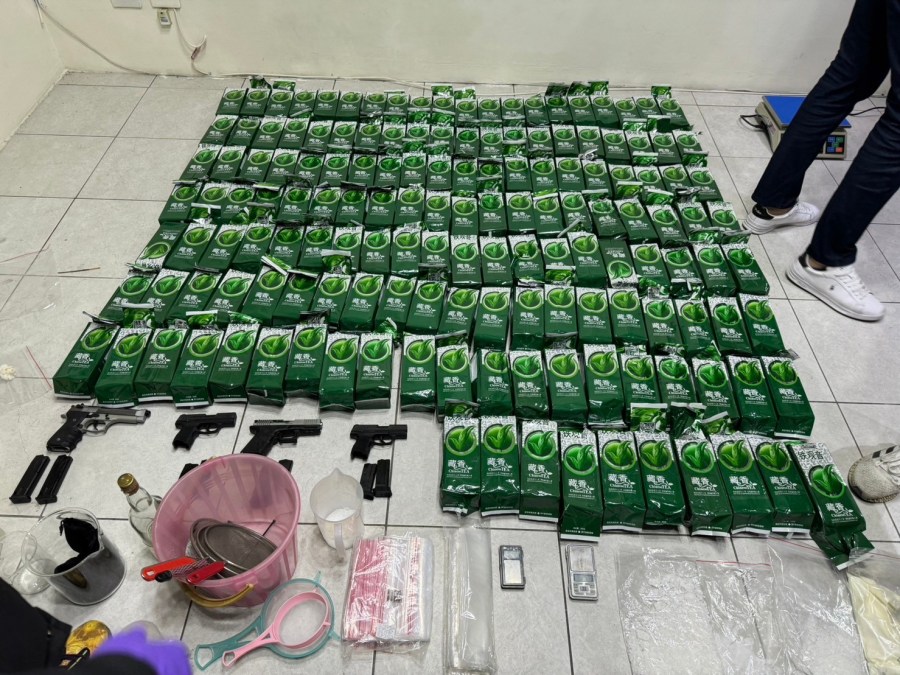 公墓販毒無視鬼神 刑警隱身墓地觀察查獲155公斤毒品 215 公墓販毒無視鬼神 刑警隱身墓地觀察查獲155公斤毒品 214