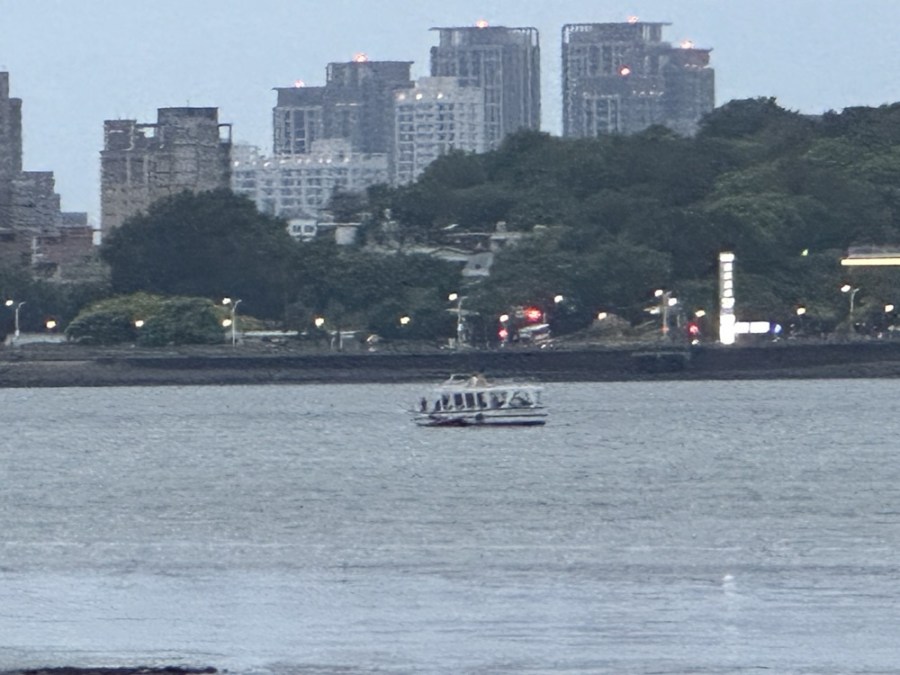 淡水藍色公路渡輪擱淺 消防救援51人平安脫困 225 cnews204240410a10