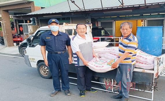 北港警結合慈善會作公益 贈照護中心、食堂及貧戶白米