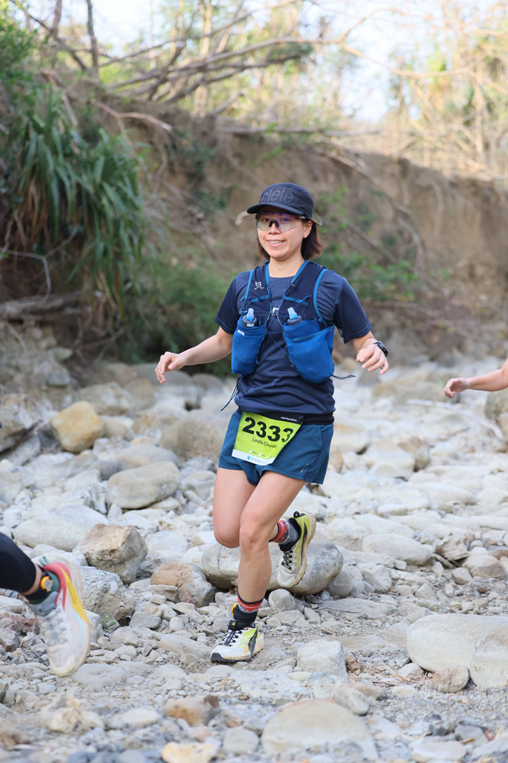 經過野跑訓練營的課程,莊莊克服了踩點與下坡的恐懼