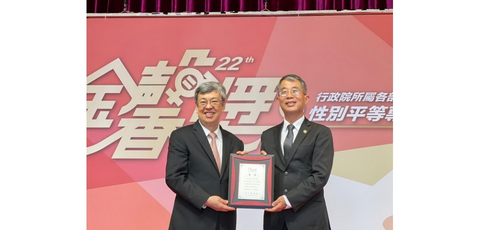 高雄區監理所推動幸福巴士受肯定 雙獲「交通部金運獎」及「行政院金馨獎」
