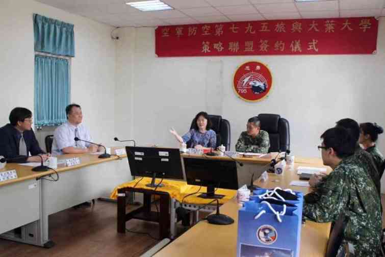 ▲大葉大學造訪空軍防空暨飛彈第七九五旅，洽談合作方向。（大葉大學提供）