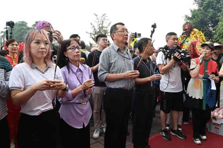 ▲今年明道大學採取教職員生自願發心的方式組成「志工團」，以志工人力投入今年「喜福圓滿･迎媽祖」活動。 （記者張玉泰攝）