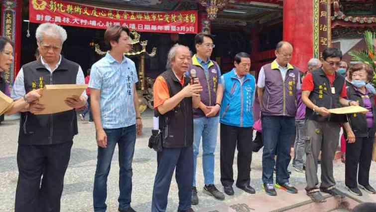 ▲衡文宮主任委員兼衡文虔心慈善會理事長陳明仁說，衡文宮致力於關懷弱勢，每周日也舉辦衡文愛心食堂，讓低收入戶家庭能飽餐一頓。（記者林明佑攝）