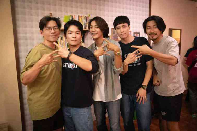 ▲左起：導演姜瑞智、胡智強、煥鈞、余晉、導演曾大衡（瀚草文創提供）