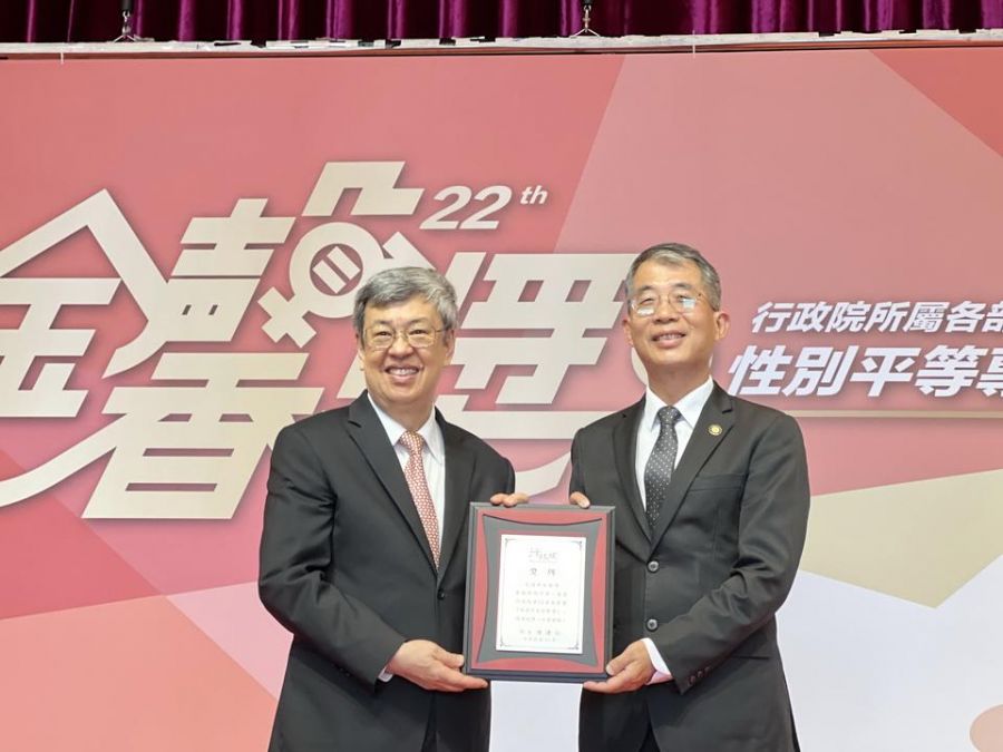 高雄區監理所推動幸福巴士受肯定 雙獲交通部金運獎、行政院金馨獎