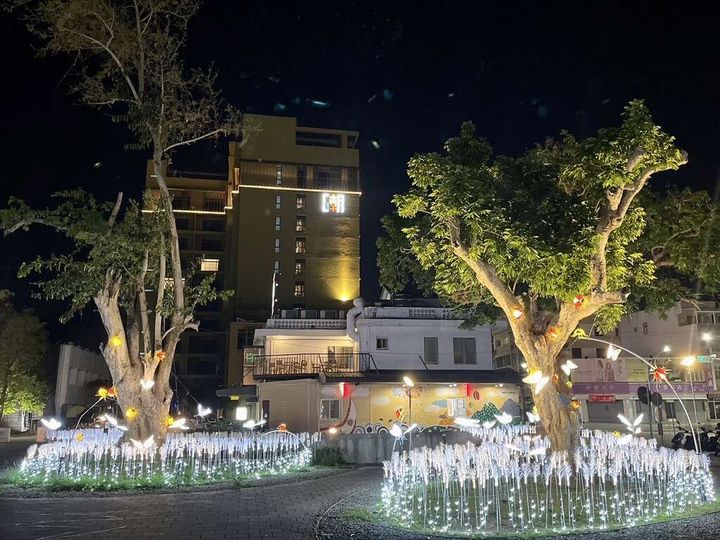 全新登場／台東鐵花燈之祭「玫瑰花海」如海浪般晶透湛藍