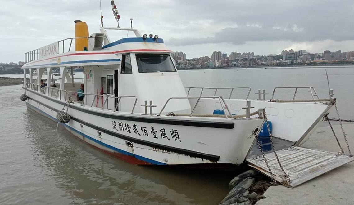 八里渡輪受困沙洲  航港局要求確保船舶適航性  新北市府已勒令業者停駛並要求提出檢討報告