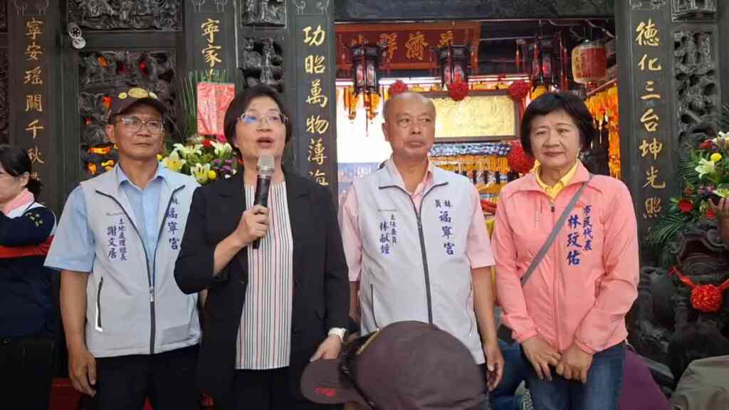 ▲大甲媽遶境駐駕員林福寧宮,彰化縣長王惠美、副縣長林田富分別到場,與福寧宮主委林献鐘等人恭迎聖駕,祈求媽祖保佑國泰民安、風調雨順,為台灣祈福、為彰化祈福。(記者林明佑攝)