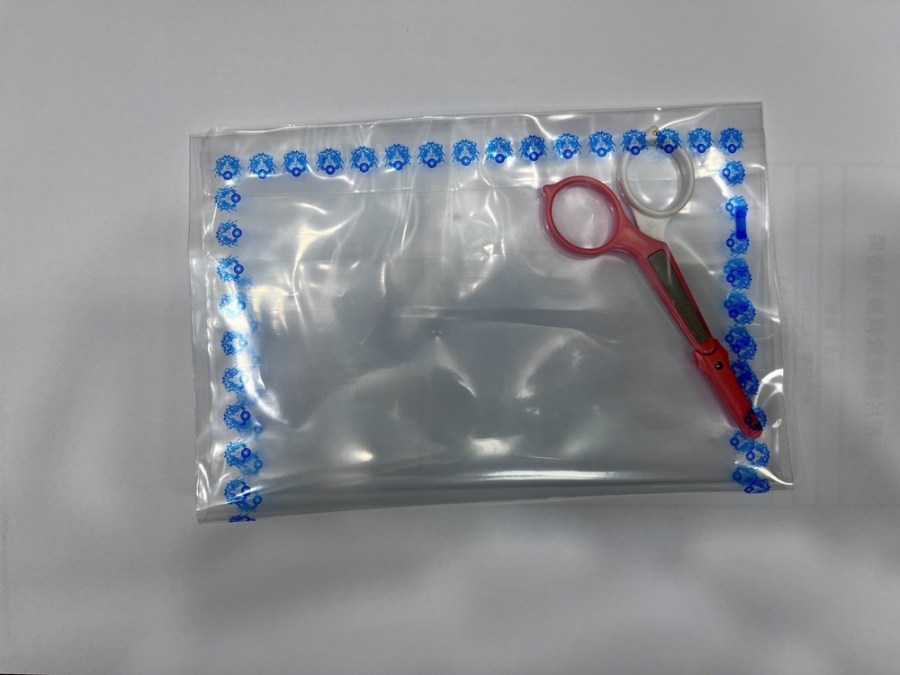 求職不成 51歲女修容小剪刀戳老闆娘搶零錢盒 224 cnews204240412a02