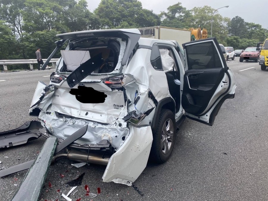 國道衝撞緩撞車 竟是駕駛使用輔助駕駛系統闖禍 215 cnews204240412a15