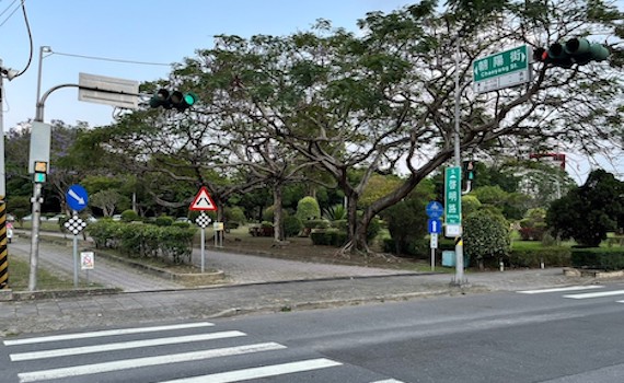 嘉市增設50處路口行人專用號誌　積極友善人行環境