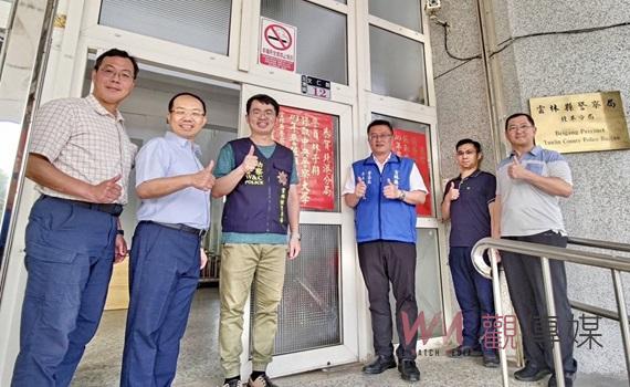 北港警2人錄取警大警佐班 局長李建民貼紅榜慶賀