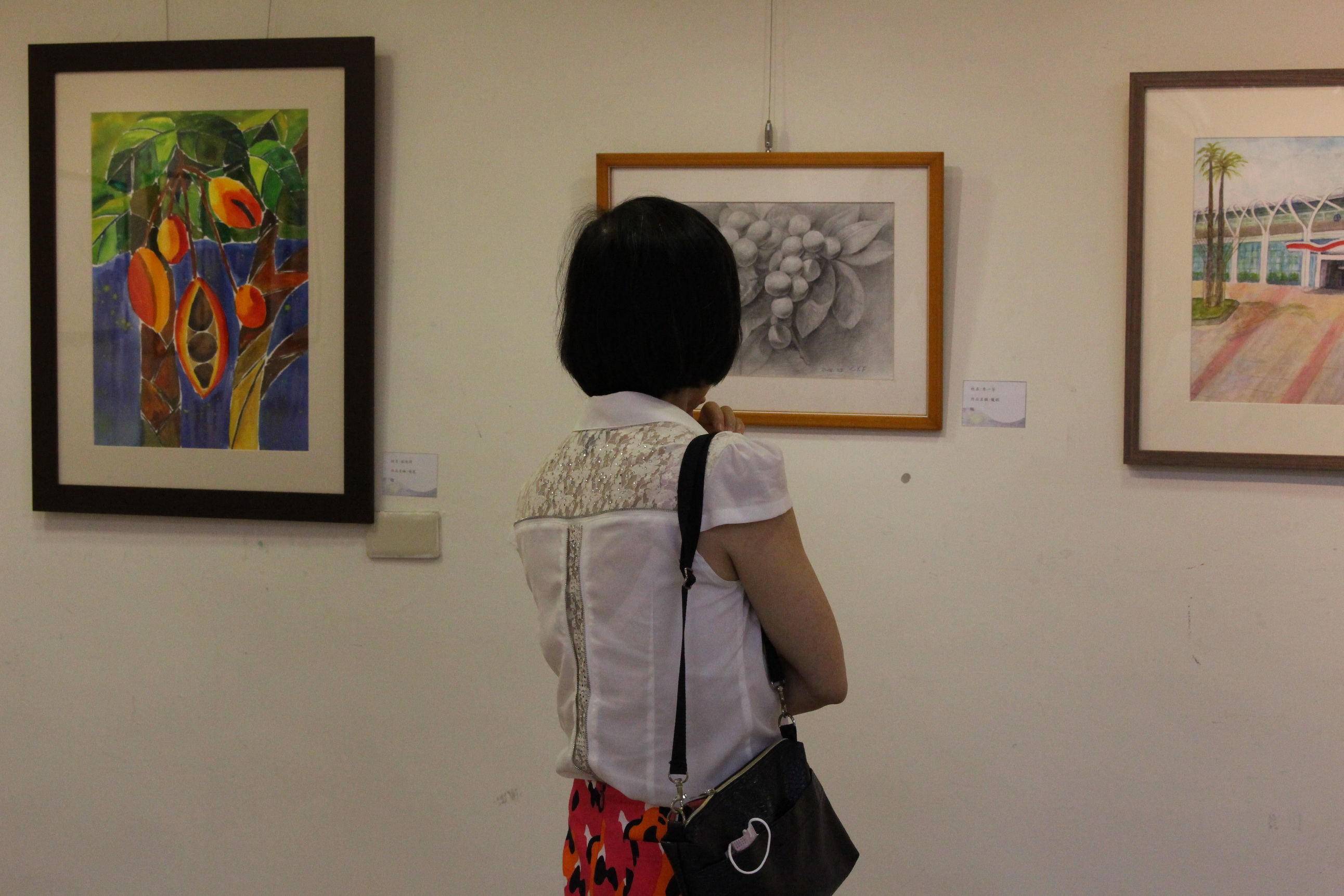 ▲員林美術館舉辦「綻放—李一芳師生展」，展出超過50幅以員林特色景物為主題的師生作品，歡迎喜愛藝術的民眾前往欣賞這場視覺盛宴。（記者張溎壕攝）