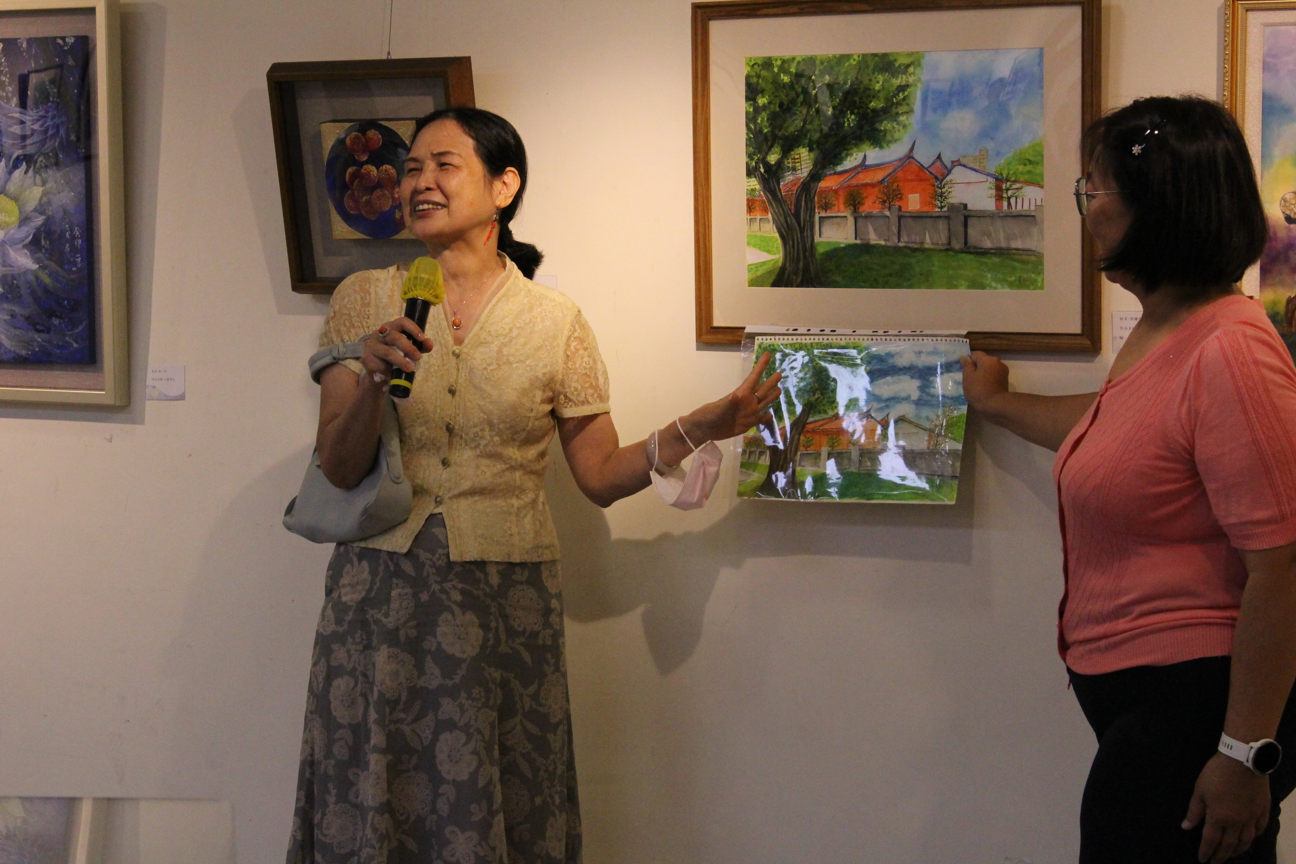 ▲員林美術館舉辦「綻放—李一芳師生展」，展出超過50幅以員林特色景物為主題的師生作品，歡迎喜愛藝術的民眾前往欣賞這場視覺盛宴。（記者張溎壕攝）