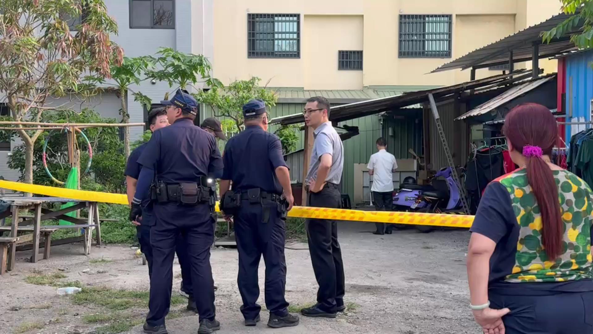 ▲彰化縣伸港鄉發生一起烏龍槍擊案，造成一名警員和一名外籍移工受傷送醫，兩人隨後被送醫進行治療，警方封鎖現場調查。（民眾提供）