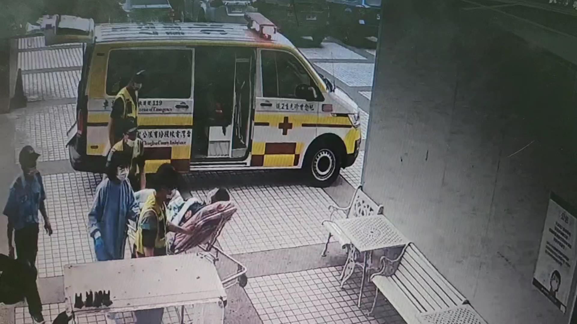 ▲彰化縣伸港鄉發生一起烏龍槍擊案，造成一名警員和一名外籍移工受傷送醫，兩人隨後被送醫進行治療，警方封鎖現場調查。（民眾提供）