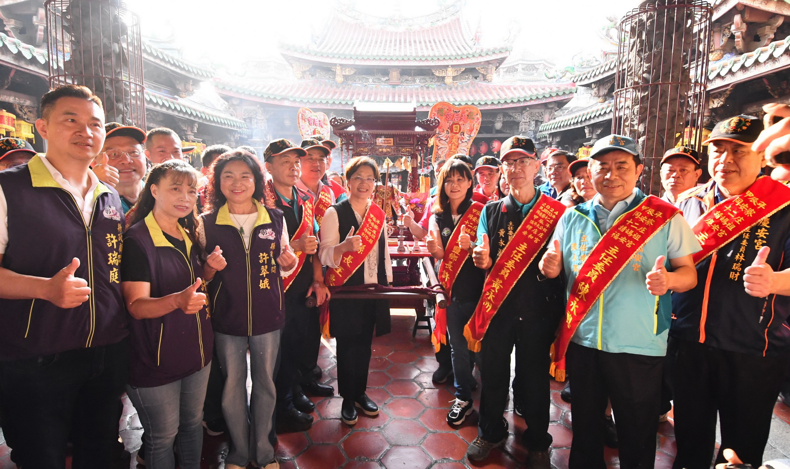 ▲近200年歷史的彰化縣「同安寮十二庄請媽祖」宗教盛事熱鬧登場，遵循傳統古香路去「請媽祖」，上千信眾參與，各庄頭也自組了精湛的陣頭表演。（記者張溎壕攝）