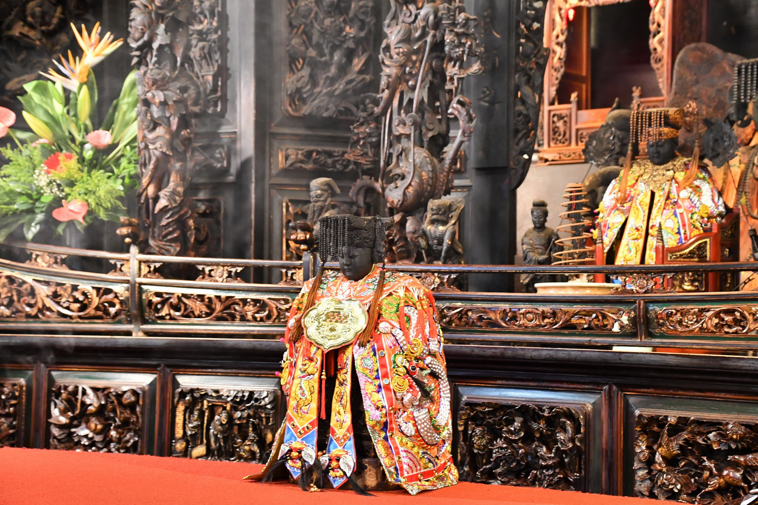 ▲近200年歷史的彰化縣「同安寮十二庄請媽祖」宗教盛事熱鬧登場，遵循傳統古香路去「請媽祖」，上千信眾參與，各庄頭也自組了精湛的陣頭表演。（記者張溎壕攝）