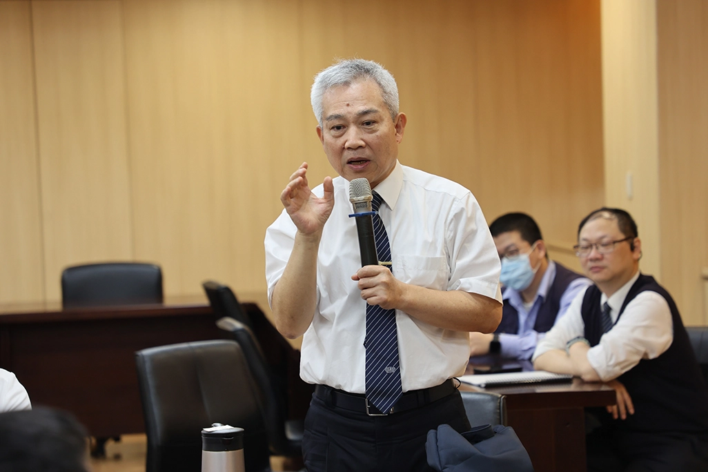 王志鴻副院長也指出,地震後,因電梯系統暫停,他隨即徒步巡視三棟醫療大樓各樓狀況,包括開刀房等設施確認無損恢復常態運作。