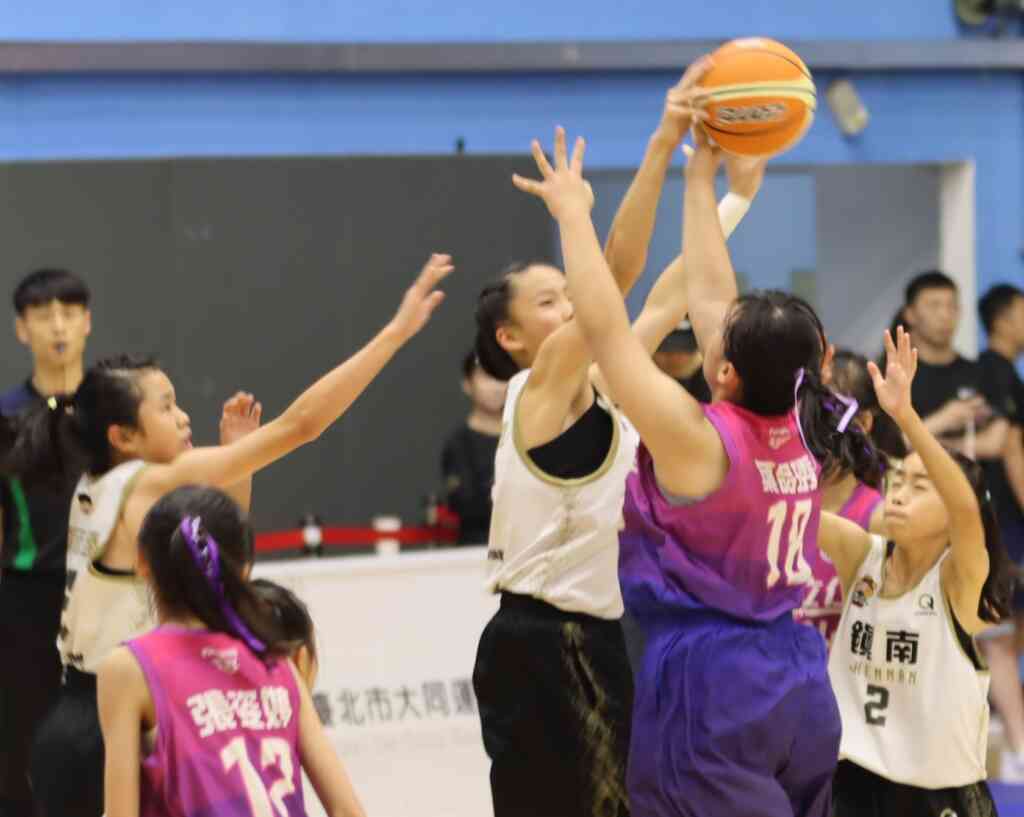 ▲雲林鎮南國小以精彩的12次敲火鍋紀錄,擊敗同鄉立仁國小,摘下隊史第一冠。(記者魏冠中攝)