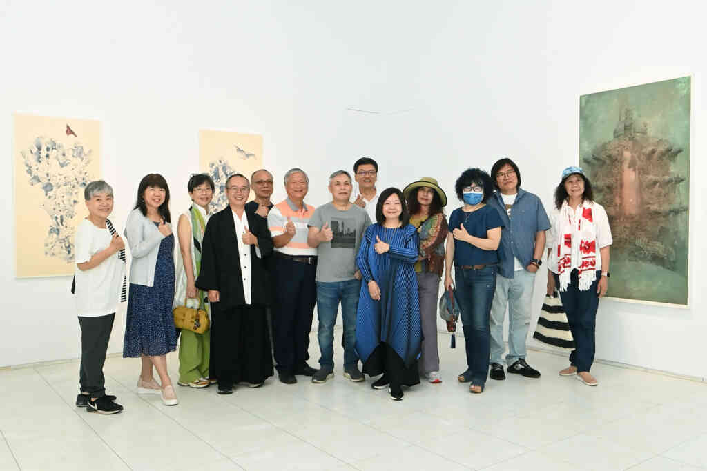 ▲《淬清風─劉金桔個展》開幕茶會,嘉賓合影。(記者張玉泰攝)