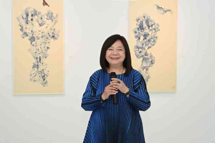 ▲大象藝術空間館鍾經新創辦人提到：與劉金桔從2010年認識至今，已在大象藝術舉辦過三次個展及多次的聯展，每當觀看他的作品，總是被他畫中的精神性牽動著深刻的情緒。（記者張玉泰攝）
