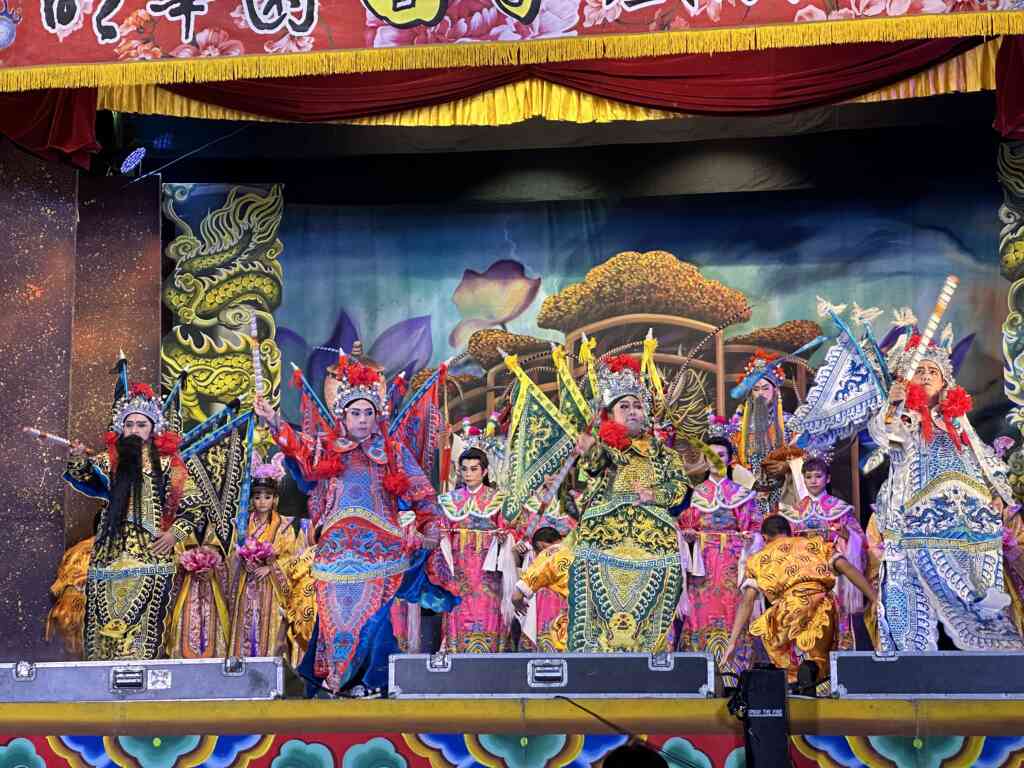 ▲甲辰年同安寮十二庄請媽祖遶境賜福活動13日晚間在值年大公館粿店庄安和宮邀請明華園日字戲劇團帶來慶賀大戲《八仙傳奇》。(彰化縣文化局提供)