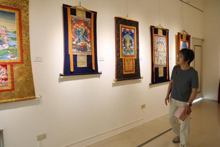 ▲台川藝術暨四川藏族文化交流展，在中興新村虎山藝術館展出。（圖／南投縣政府提供）