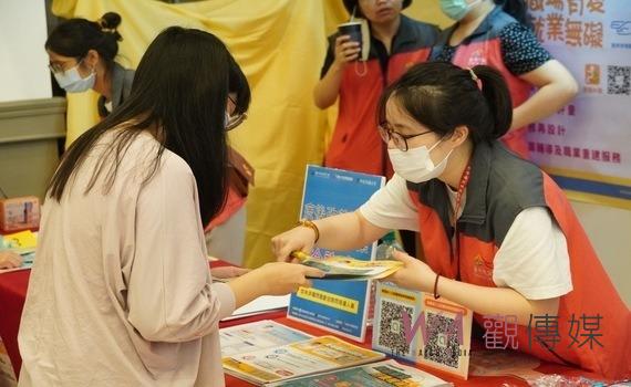 LaLaport台中購物中心4/19徵才活動!中市府邀8家廠商供330個職缺