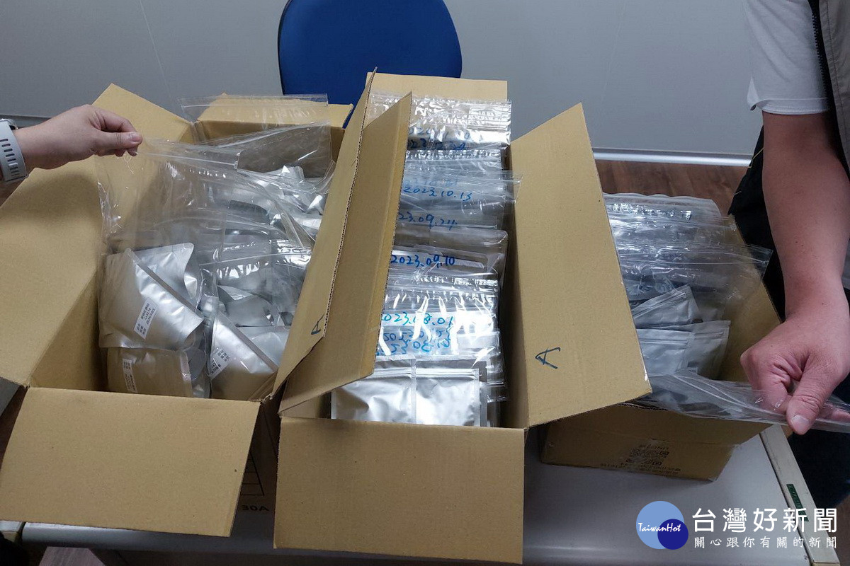 現場僅剩同批原料留樣品,由食品藥物管理署攜回檢驗。