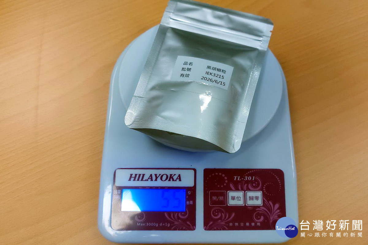 現場僅剩同批原料留樣品,由食品藥物管理署攜回檢驗。