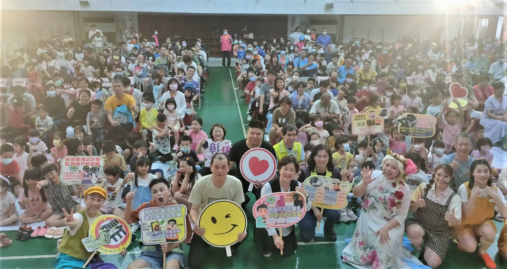 ▲113年親子劇場鄉鎮巡演活動繽紛登場，將大村國小化身成一座歡樂的戲劇王國，大村國小校園充滿了歡笑聲和童心的歡樂氛圍。（記者張溎壕攝）